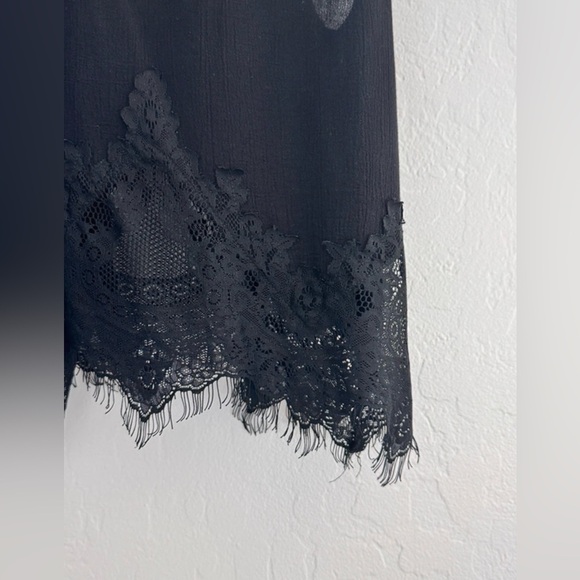 Forever 21 Black Sheer Lace Hem Tank Top Size S - Picture 3 of 6